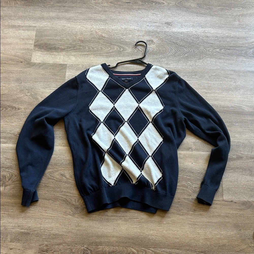Tommy Hilfiger Men's V-Neck Sweater in Navy and Gray Argyle